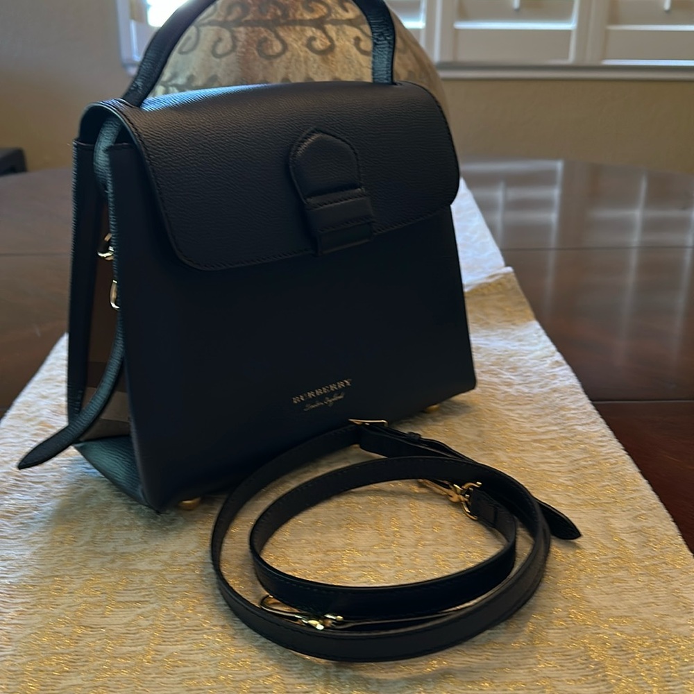 Burberry Hand/Crossbody Purse 💯 Authentic
